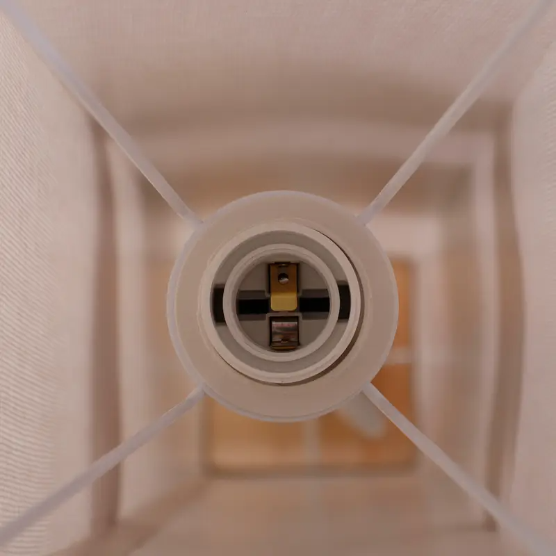 Prostokątna lampa stojąca