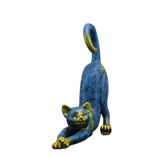 Figurka kota w rozciągającej się pozie