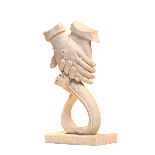 Rzeźba z żywicy Ręka w rękę z podstawą w kształcie serca